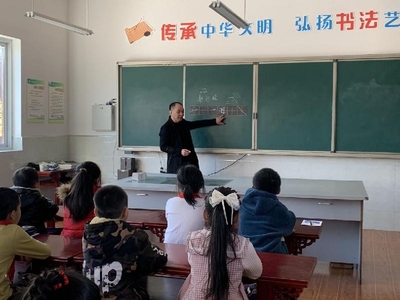 自貢“盟沿合作”送書法進(jìn)校園，文化教育服務(wù)潤(rùn)澤心靈